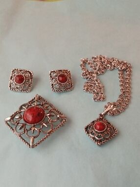 Vintage Sarah Red Stone Jewelry Set - Women 1970's Necklace, Earings, Brooch Set